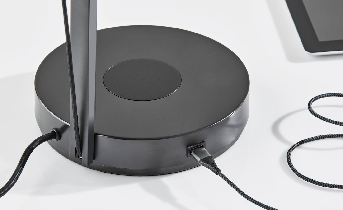 Turrell Task Lamp w. Wireless Charging