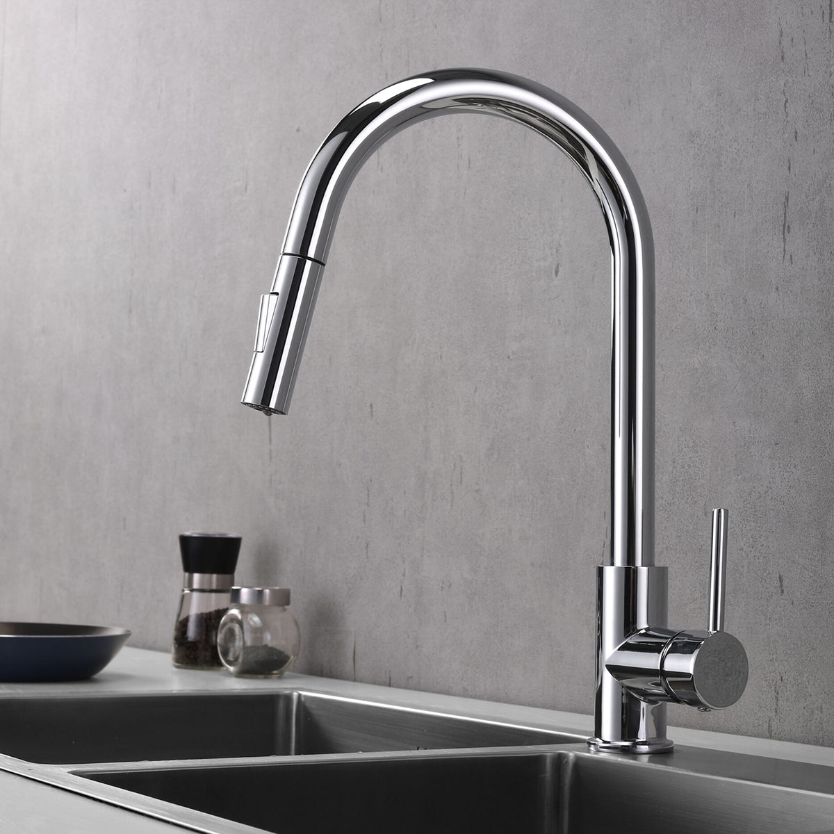 Lexora Olivi Brass Single-Handle Pull-Down Spray Kitchen Faucet in Chrome