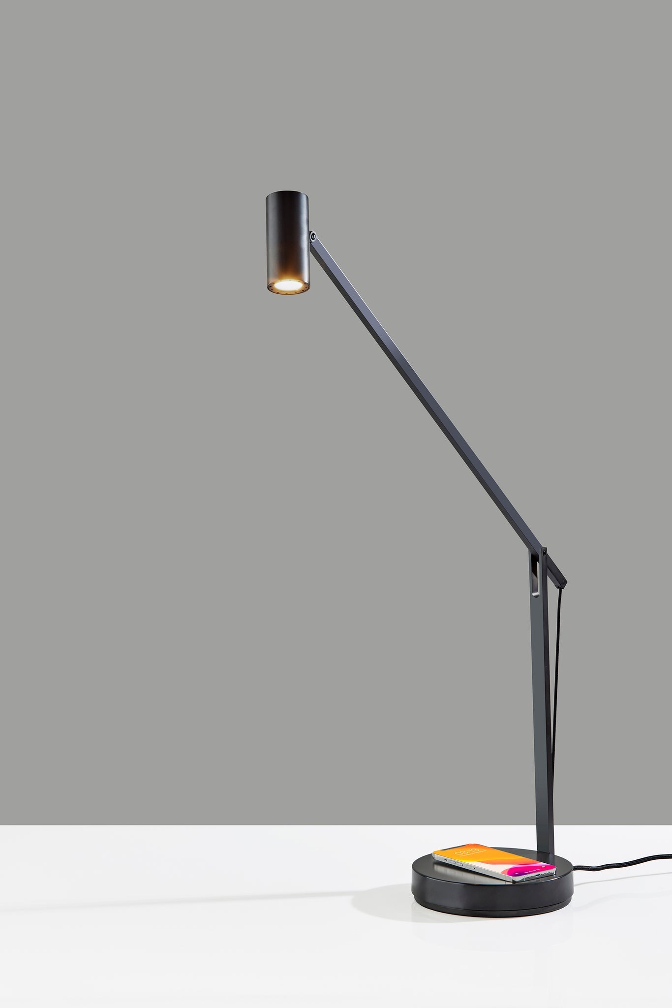 Turrell Task Lamp w. Wireless Charging