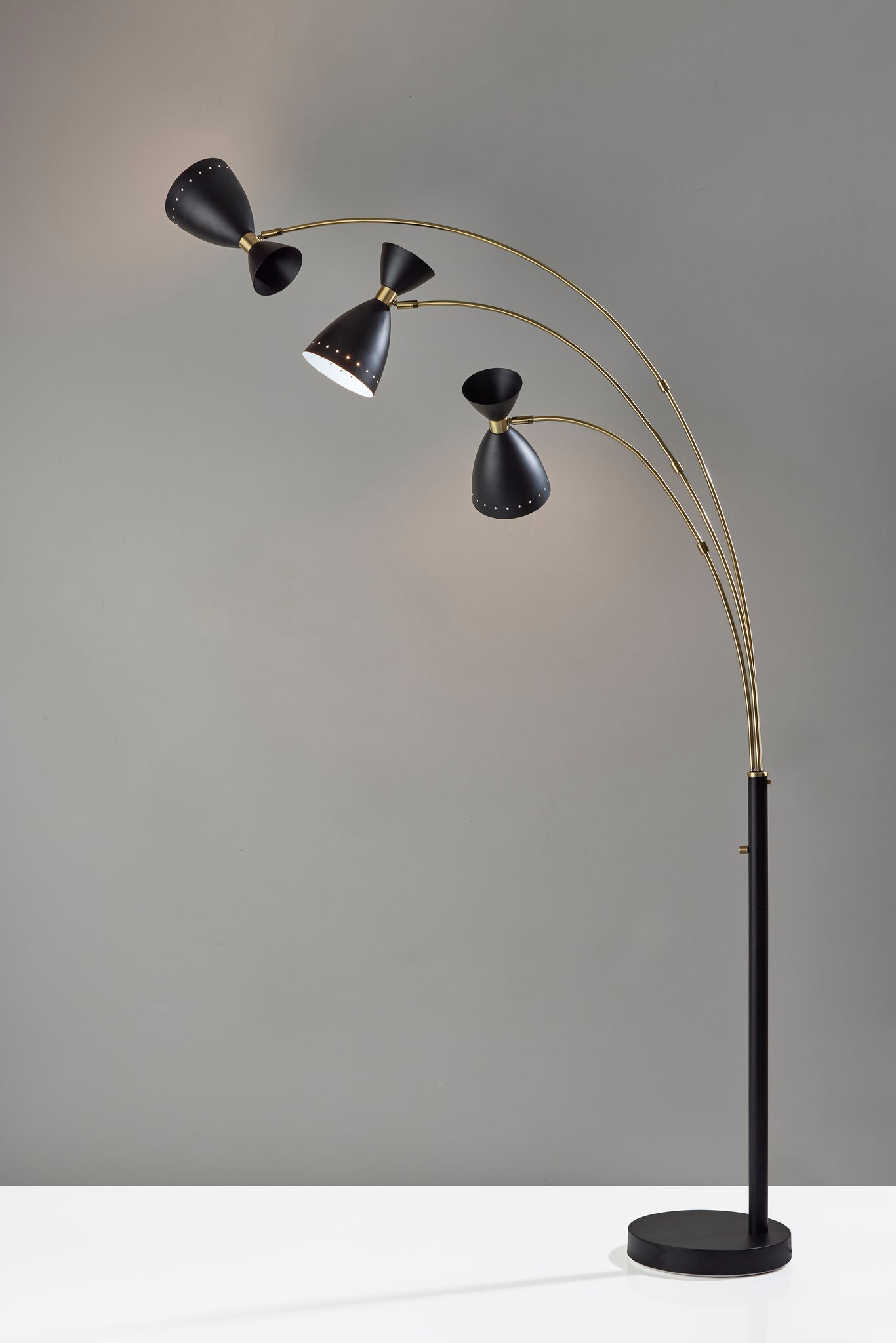 Oscar 3-Arm Arc Lamp
