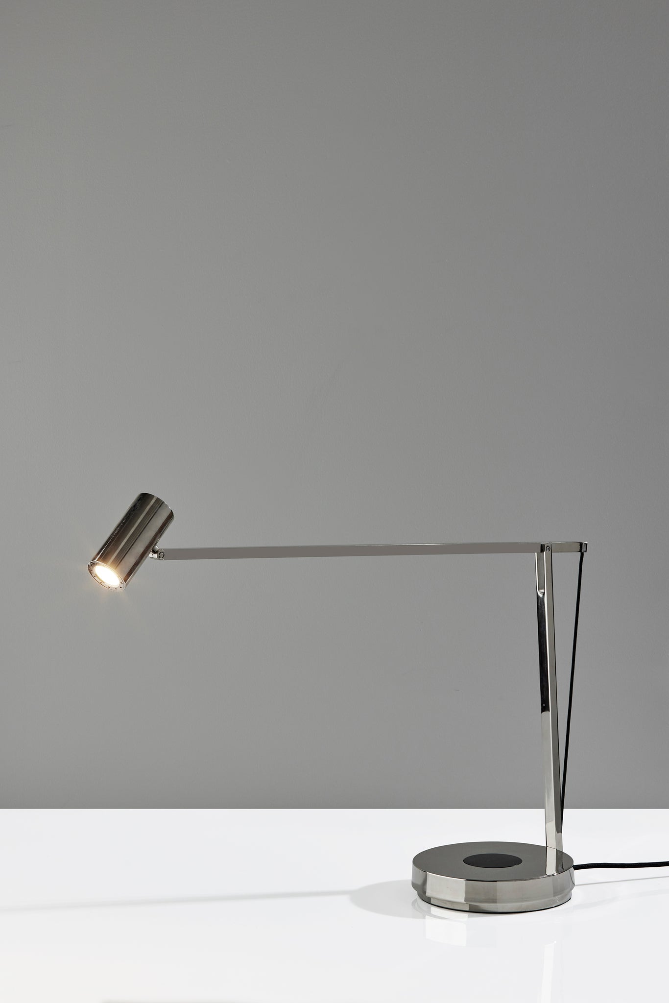 Turrell Task Lamp w. Wireless Charging