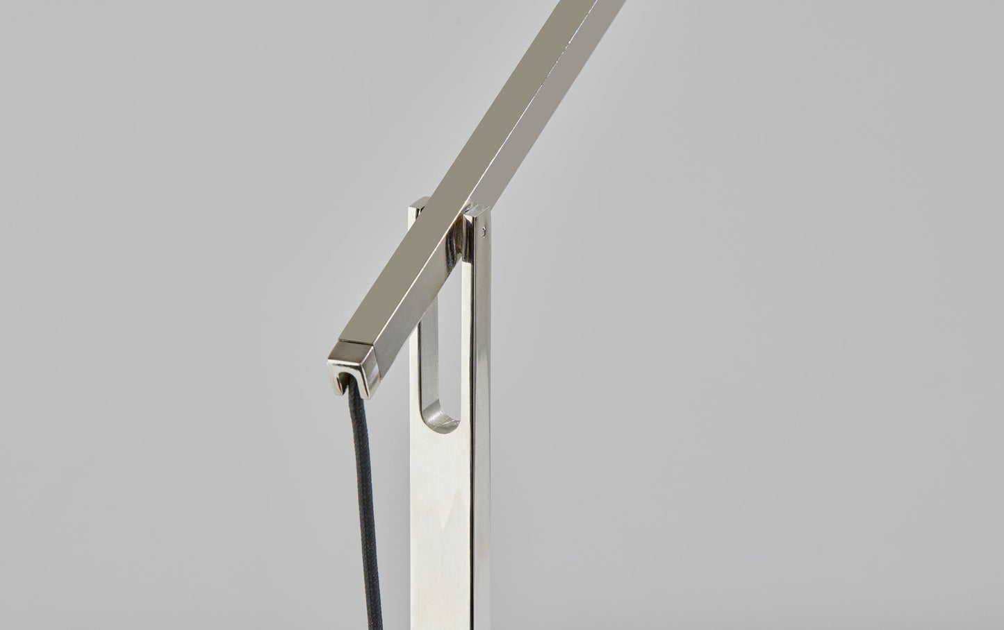 Turrell Task Lamp w. Wireless Charging