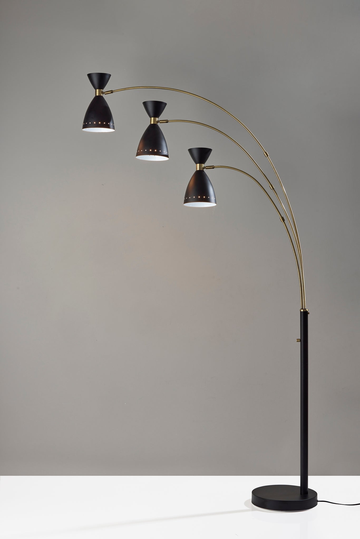 Oscar 3-Arm Arc Lamp