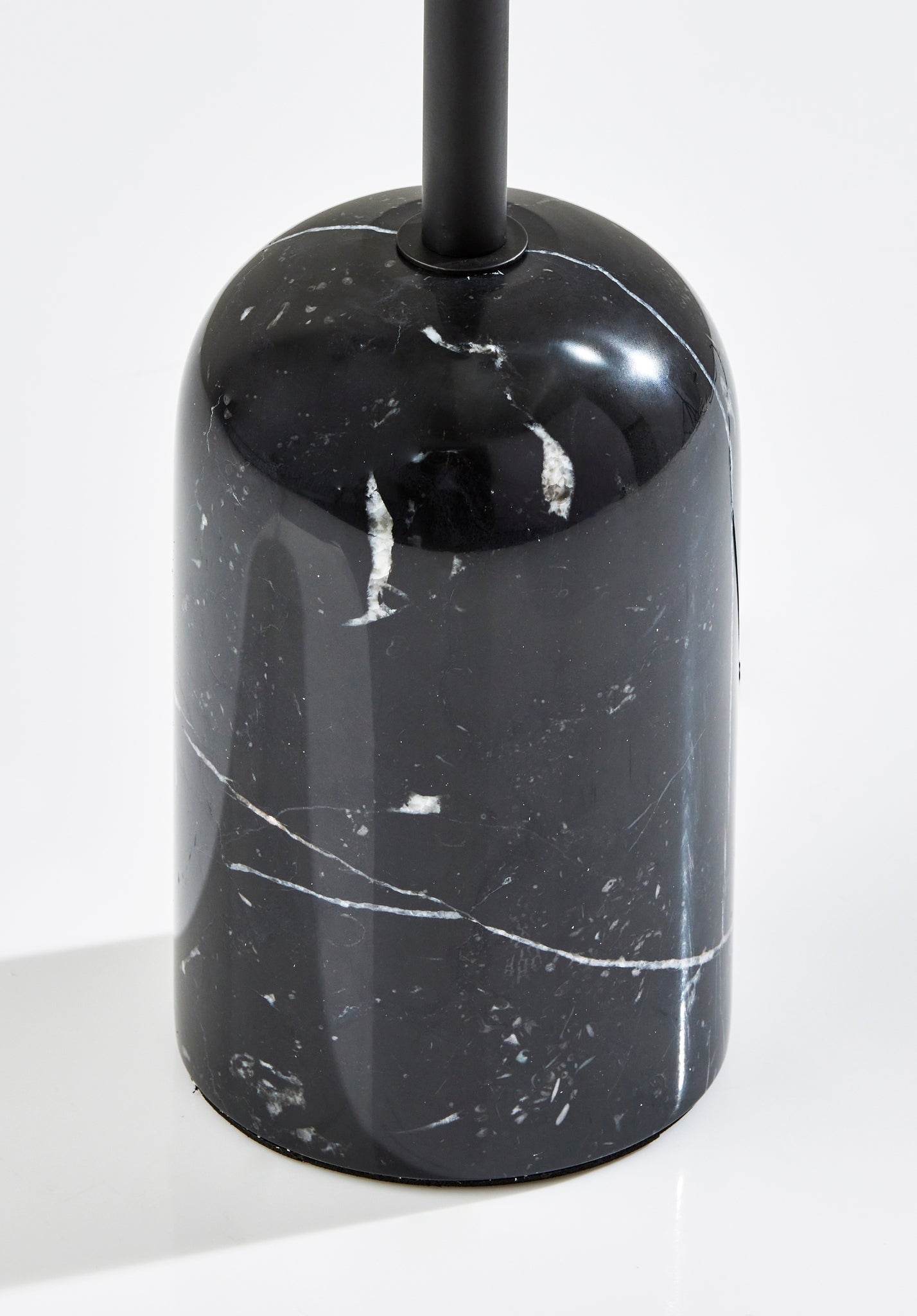 Dorsey LED Floor Lamp w. Smart Switch