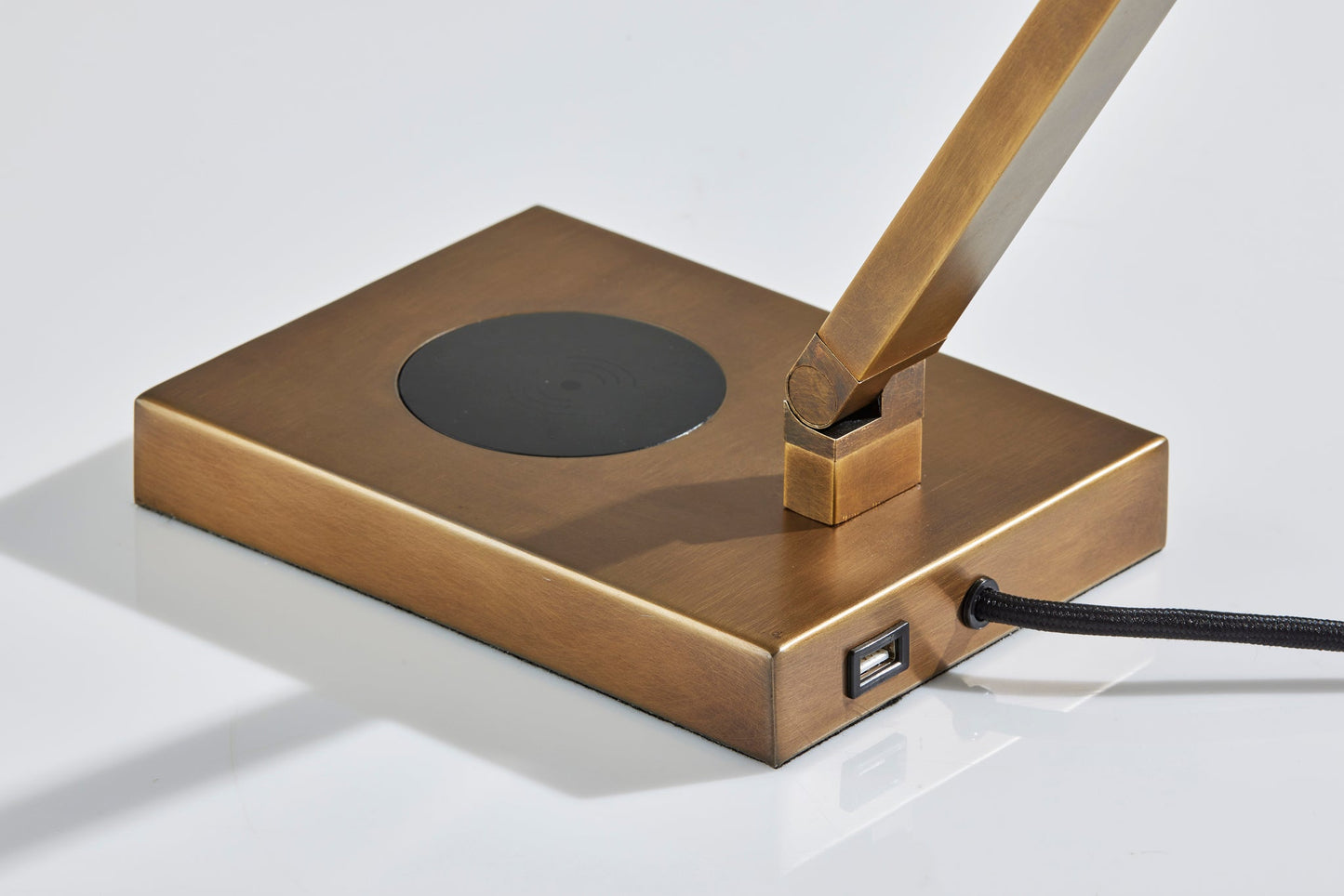 Newman Task Lamp w. Wireless Charging