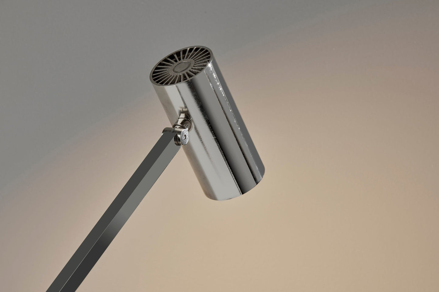 Turrell Task Lamp w. Wireless Charging