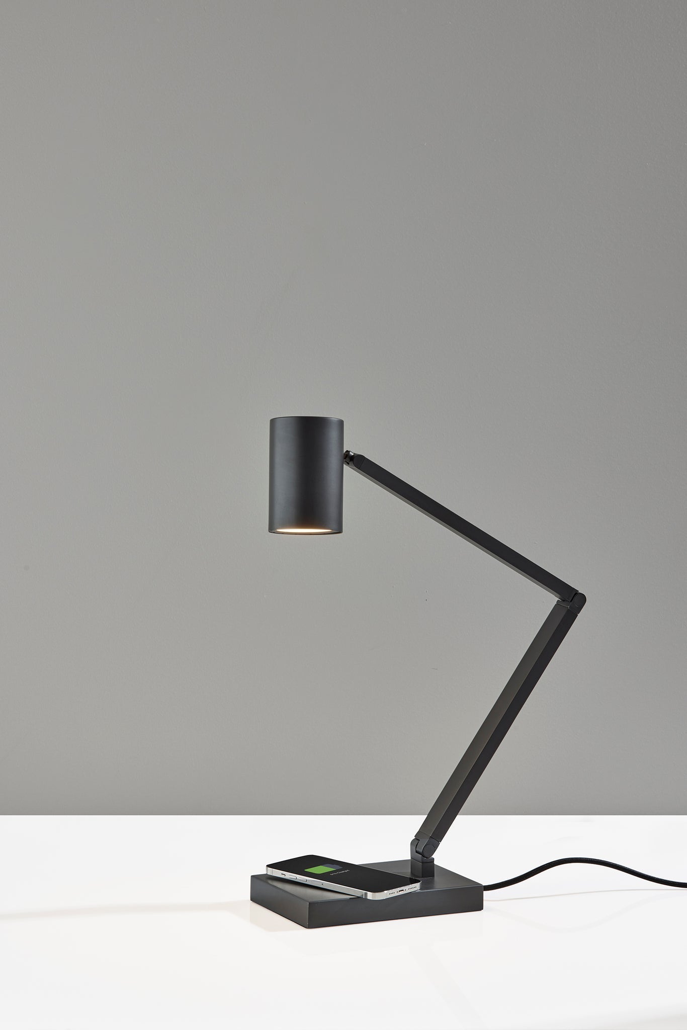 Newman Task Lamp w. Wireless Charging